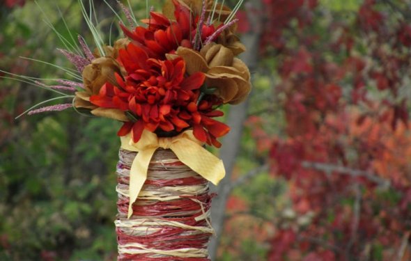 Осенняя ваза с цветами своими